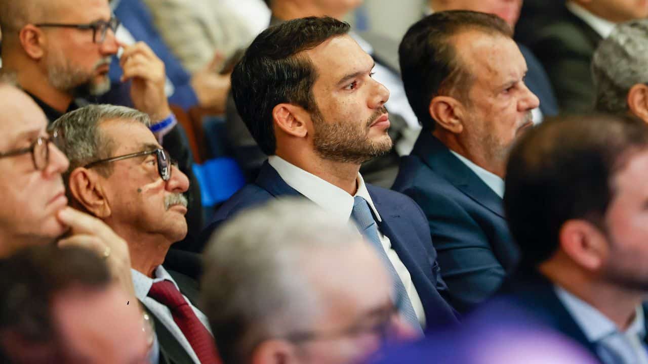 Impedimento semiautomático: CBF faz estudos para implementar tecnologia no Brasil