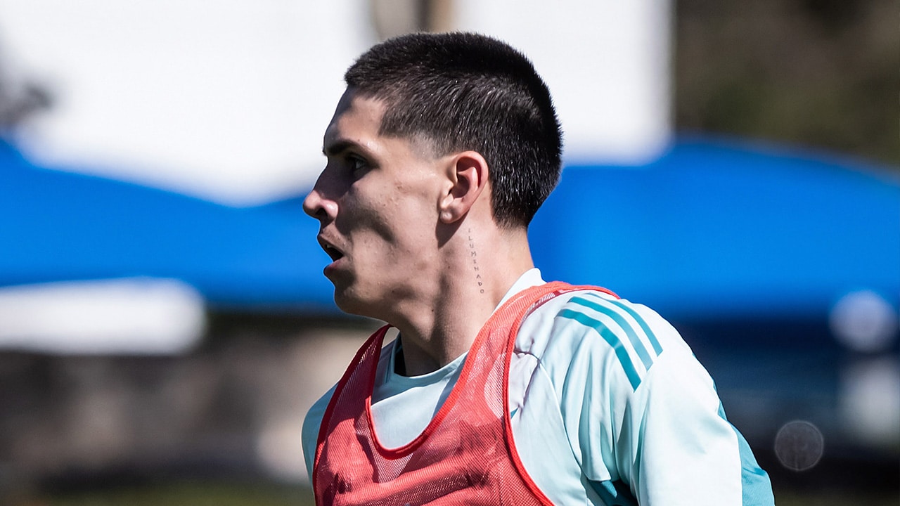 Atacante do sub-20 participa de treino no profissional do Cruzeiro