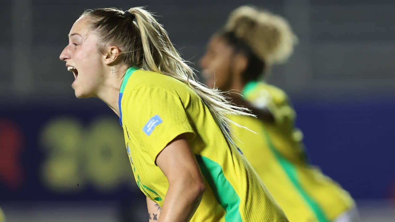 Com zagueira do Cruzeiro, Brasil goleia Paraguai e se garante na semifinal da Copa América Feminina