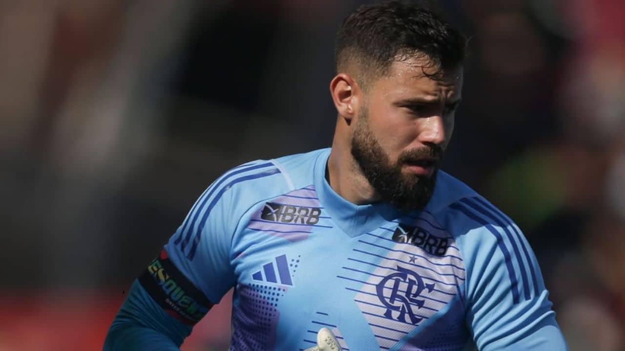 Cruzeiro acerta contratação de Matheus Cunha, goleiro do Flamengo