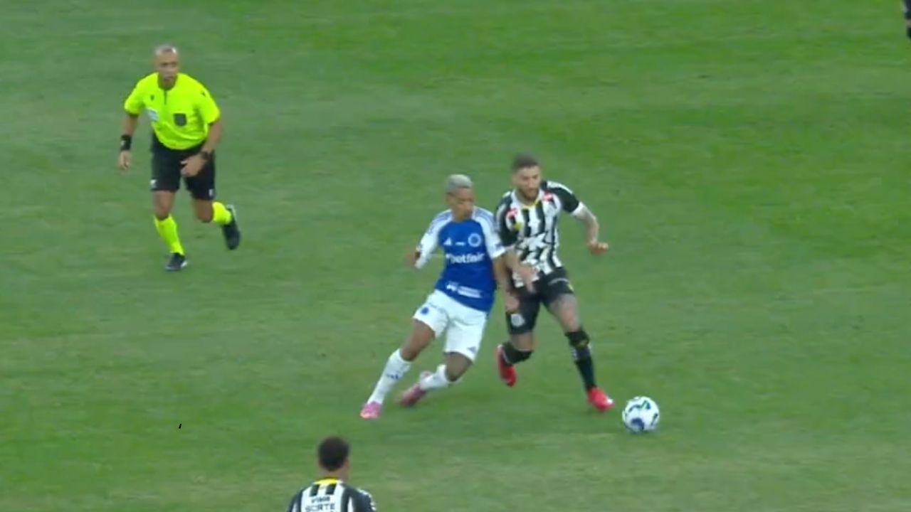 Áudio do VAR de lance do gol do Cruzeiro anulado contra o Santos é divulgado; veja