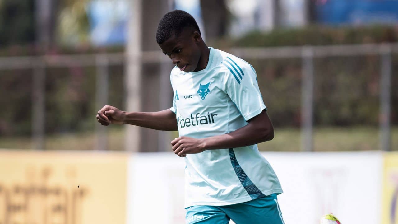 Cruzeiro promove lateral da base após perder Fagner e William; confira