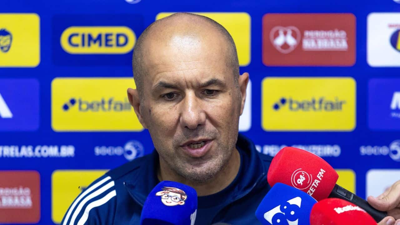 Leonardo Jardim destaca justiça em vitória sobre CRB, exalta atitude do elenco e rasga elogios a Cássio e Villalba; veja