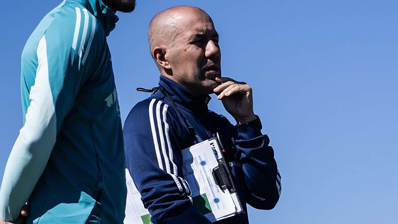 Teve proposta? Vice-presidente do Cruzeiro responde possível interesse árabe em Leonardo Jardim