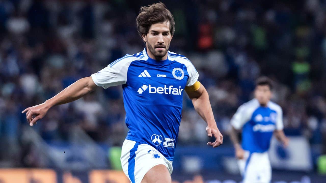 Lucas Silva aponta falhas do Cruzeiro na derrota para o Santos e critica arbitragem; veja