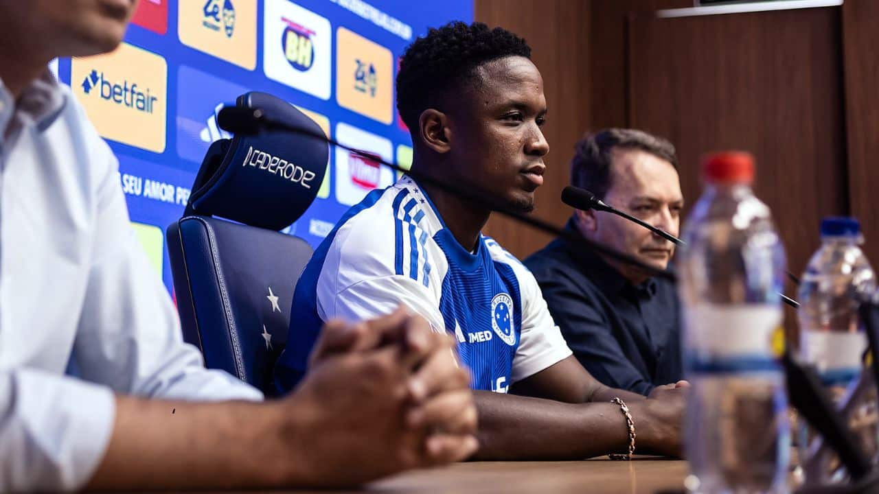 Últimas do Cruzeiro: Sinisterra apresentado e fim da preparação contra o Internacional