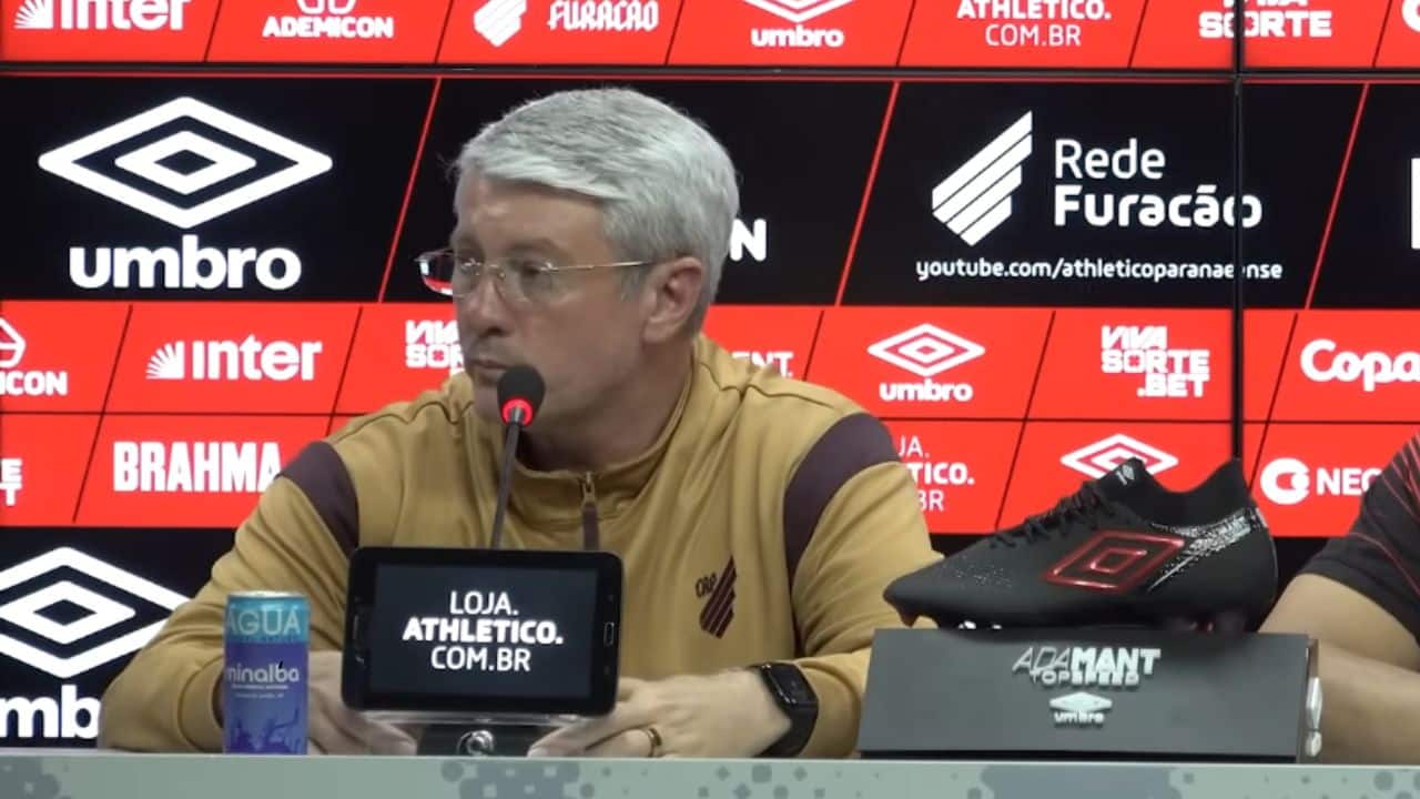 Técnico do Athletico critica postura de Kauã Moraes, que se transferiu para o Cruzeiro; veja