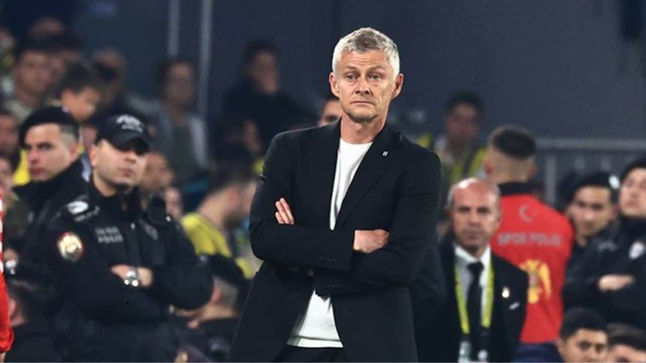 Técnico do Besiktas explica corte de Keny Arroyo de jogo pela Conference League; jogador é alvo do Cruzeiro