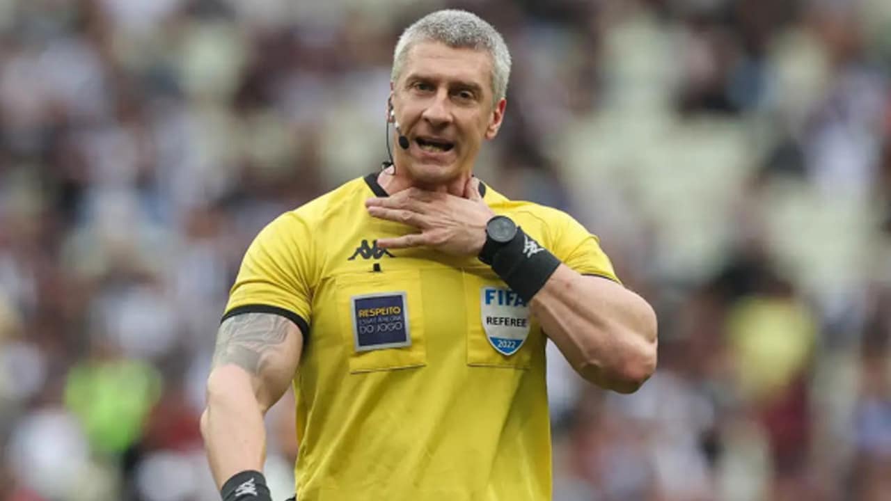 Daronco apitando e Wagner Reway no VAR, veja arbitragem completa de Cruzeiro x São Paulo