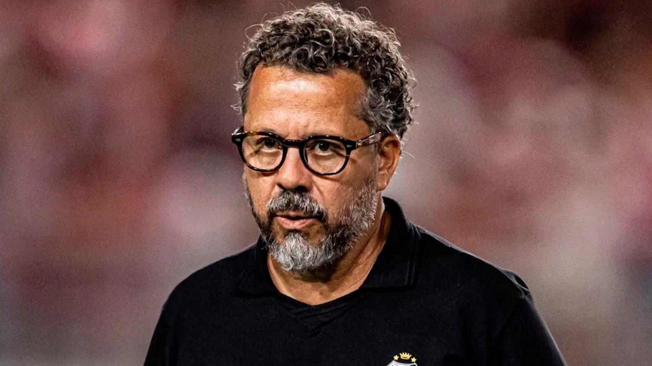 Nas vésperas de jogo contra o Cruzeiro, presidente do Santos banca Cleber Xavier: “O técnico do Santos é ele”