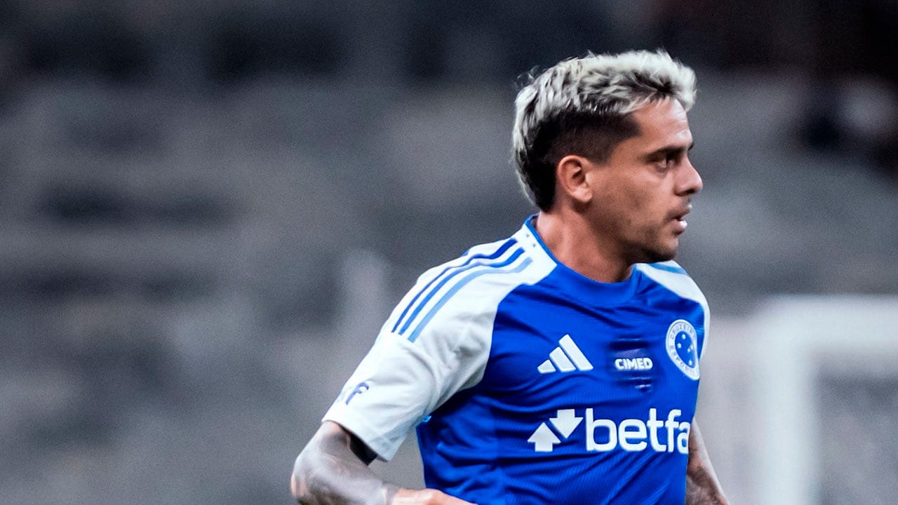 Cruzeiro confirma lesão de Fagner após entrada de Pottker