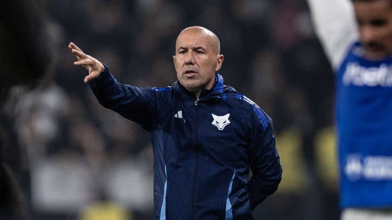 Técnico do Cruzeiro, Jardim fala sobre elenco limitado e polêmica de pênalti