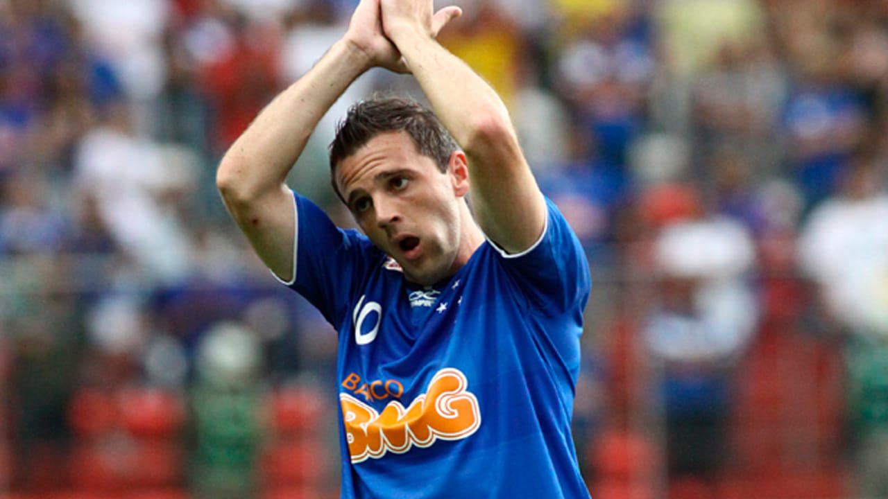 Ex-Cruzeiro, Montillo faz publicação sobre o clássico desta quarta