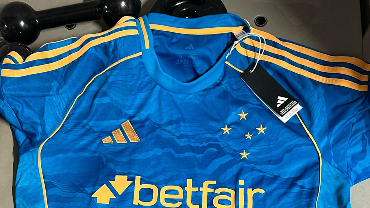 Possível terceira camisa do Cruzeiro vaza nas redes sociais; veja foto