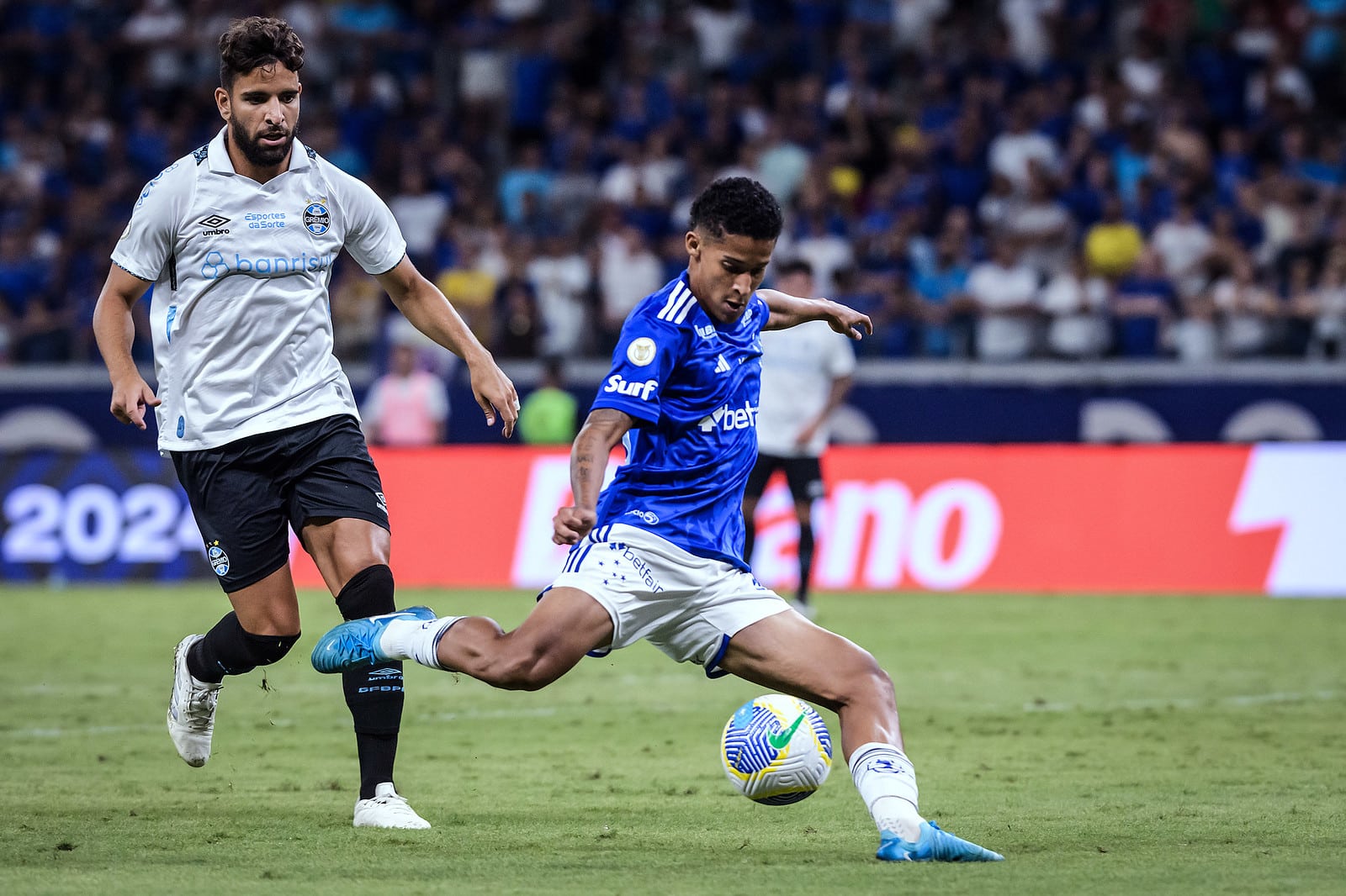 Cruzeiro pede retorno do atacante Tevis, de 19 anos, que estava emprestado ao Athletico-PR