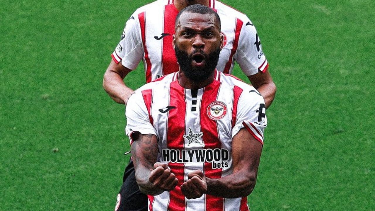Cria do Cruzeiro brilha na vitória do Brentford sobre o Manchester United e se torna vice-artilheiro da Premier League; confira