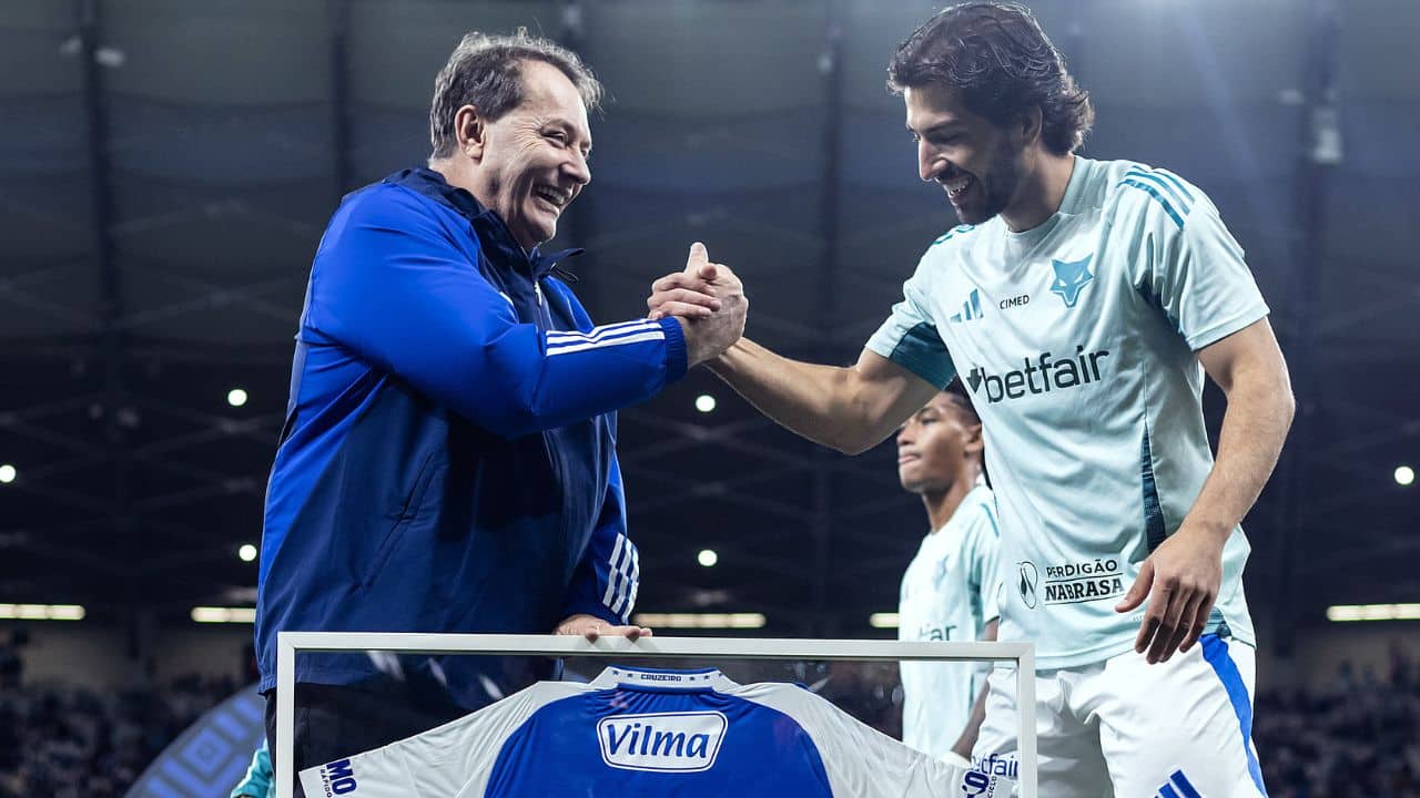 Lucas Silva valoriza postura e trabalho de Pedro Lourenço no Cruzeiro; veja