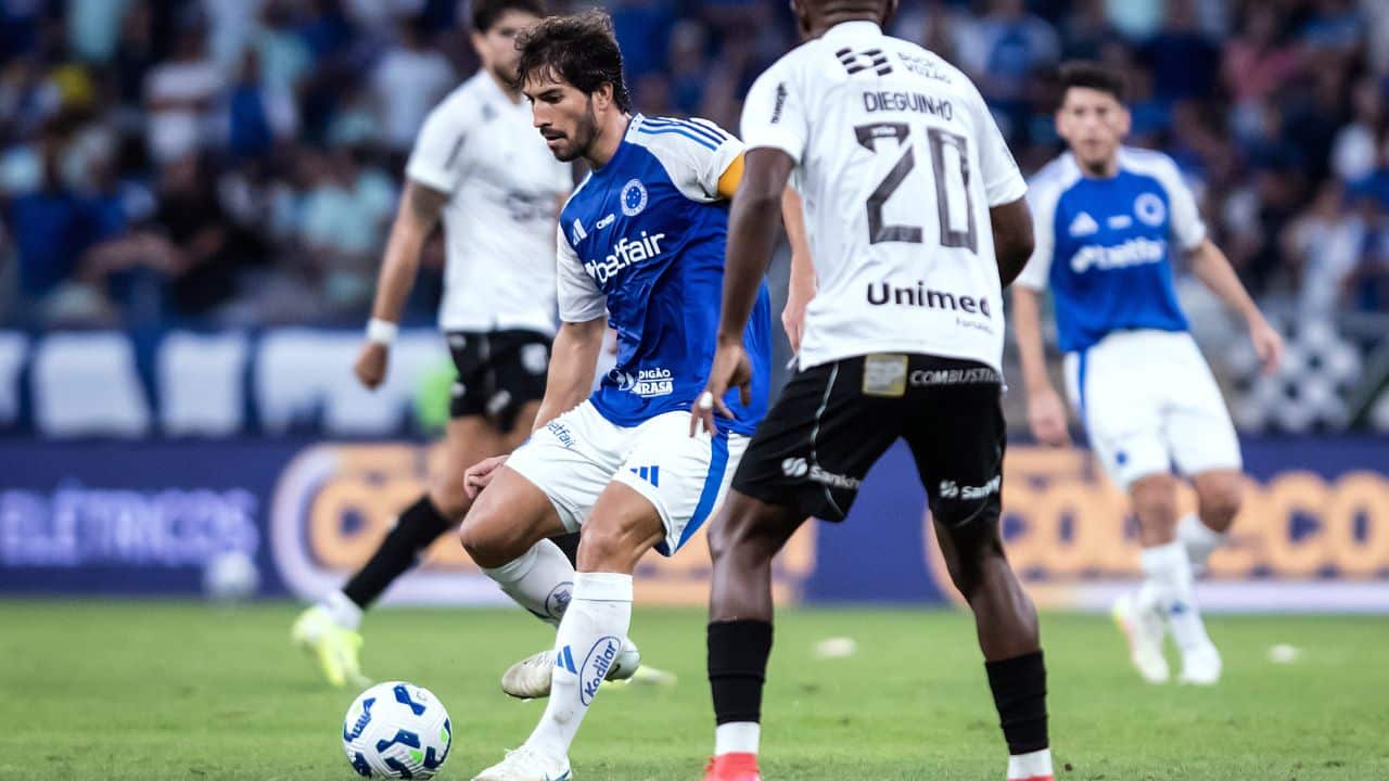 Dupla de volantes do Cruzeiro está entre os top-10 em desarmes; veja os números