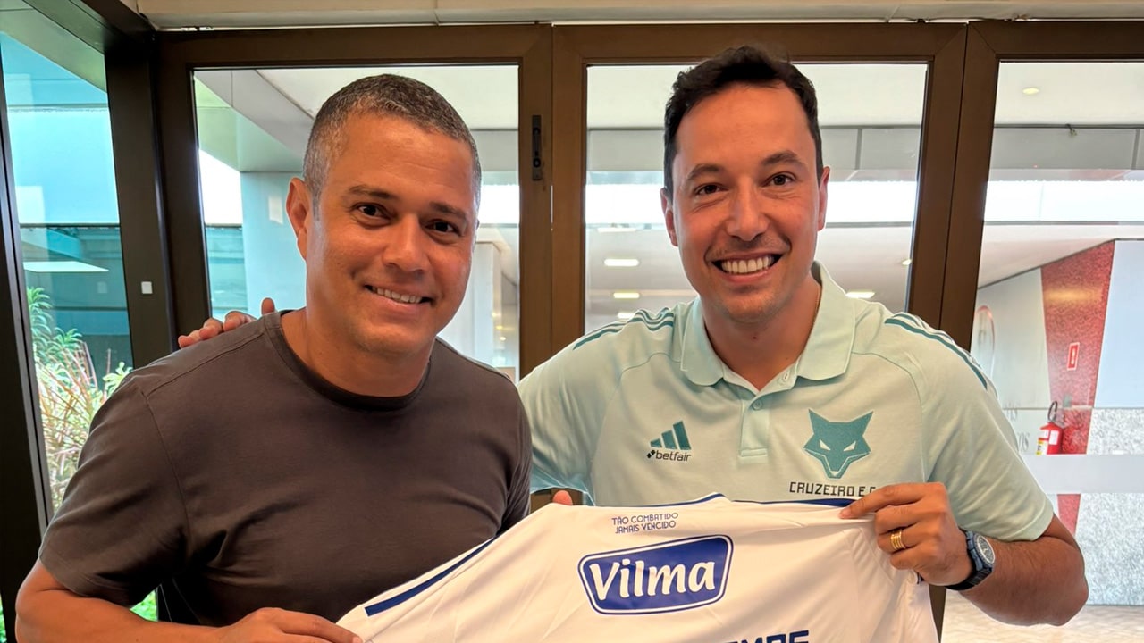 Ídolo do clube, Marcelo Ramos visita a delegação do Cruzeiro em Salvador