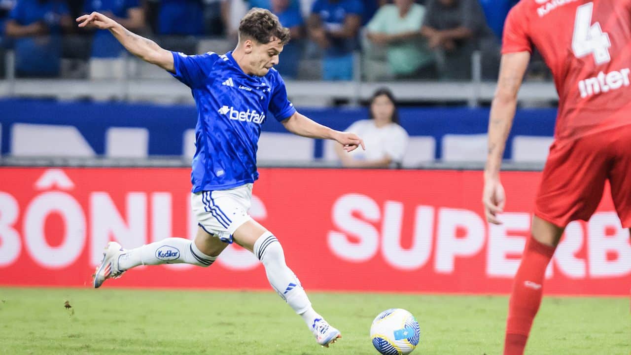 Vitinho é regularizado no BID e poderá estrear pelo Náutico; veja