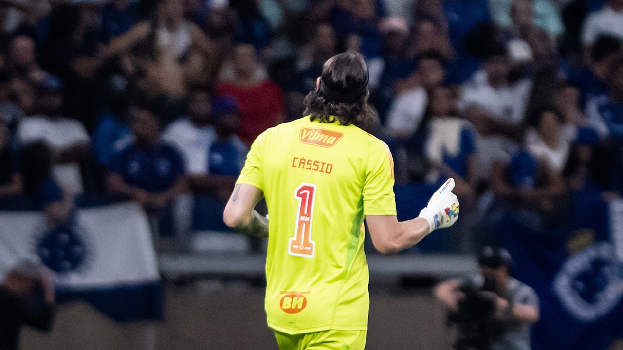 Diante do Vitória, Cássio entrará no Top-20 dos goleiros com mais jogos pelo Cruzeiro; veja