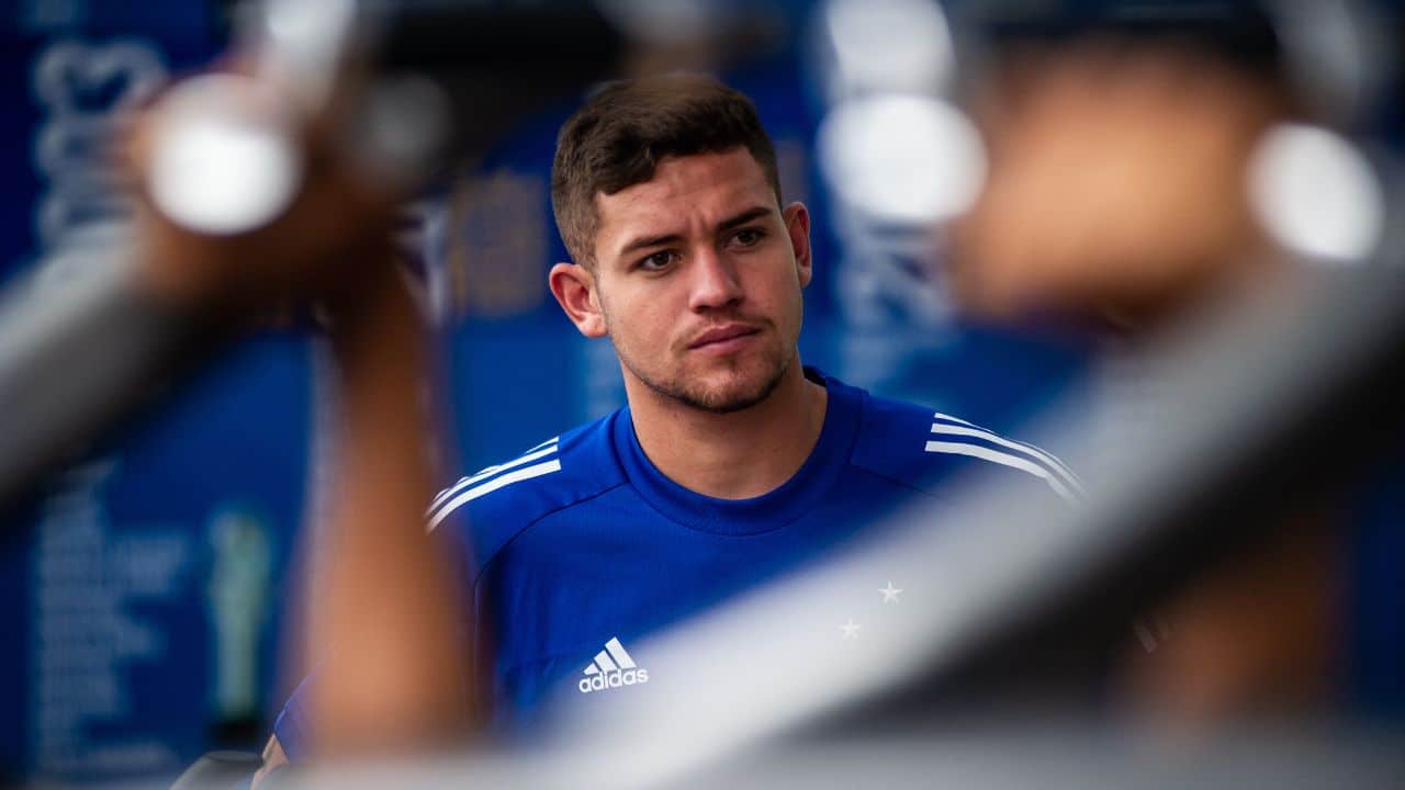 Cruzeiro é condenado a pagar Volta Redonda por negociação de Caio Rosa; entenda