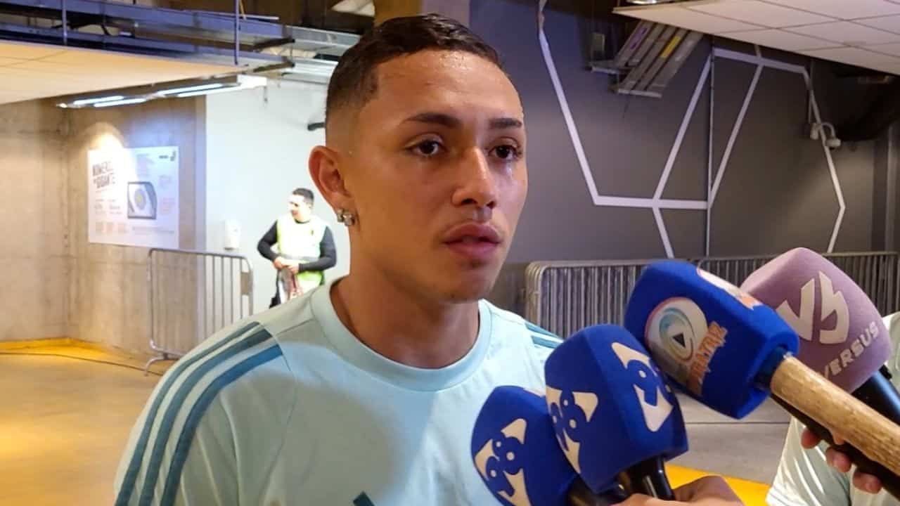 Kauã Moraes celebra estreia no Mineirão e a confiança do técnico Leonardo Jardim; veja