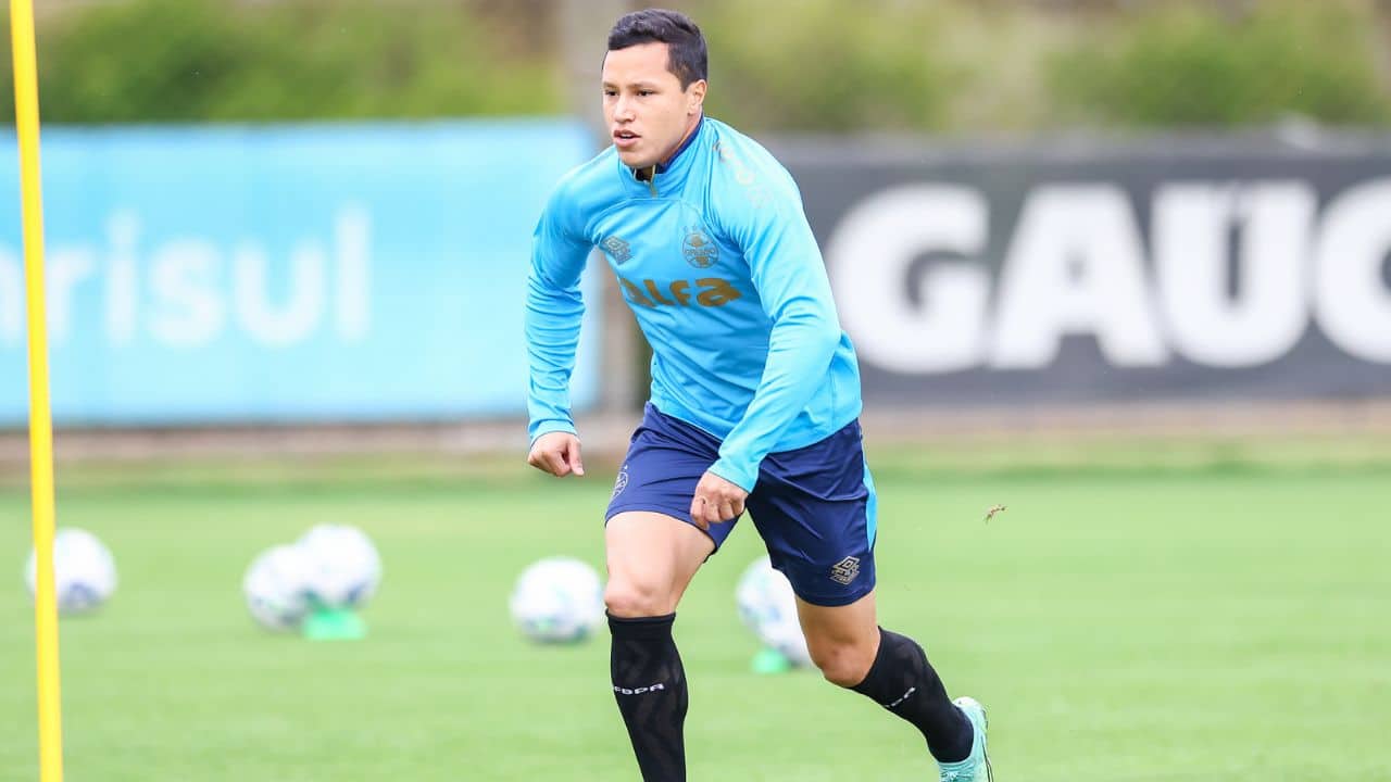 Grêmio tenta ter Marlon como titular contra o Cruzeiro; entenda