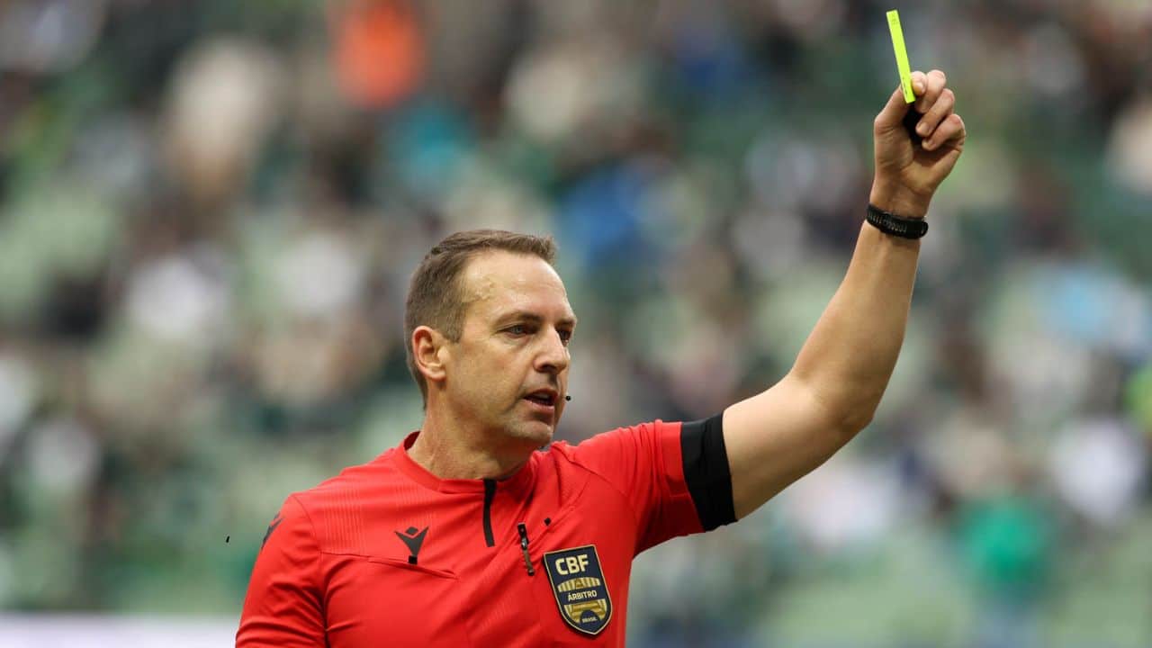 Árbitro de Grêmio x Cruzeiro pela 32ª rodada do Brasileirão