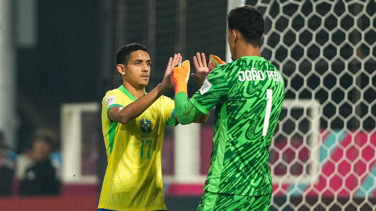Pietro (Cruzeiro) e João Pedro (Santos) se destacaram no jogo