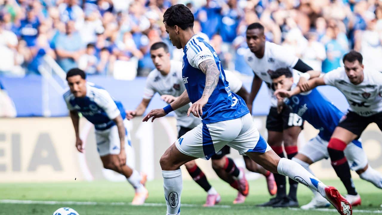 Kaio Jorge cobra pênalti em Cruzeiro x Vitória