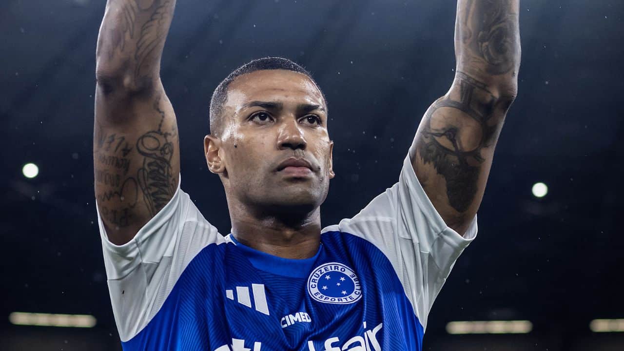 Walace mira permanência no Cruzeiro em 2026
