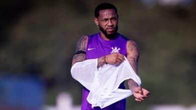 Corinthians multa Martínez após expulsão contra o Cruzeiro; entenda