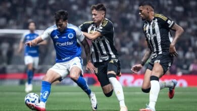 STJD denuncia Kaio Jorge e Lucas Romero, jogadores do Cruzeiro, por gestos no clássico contra o Atlético; veja