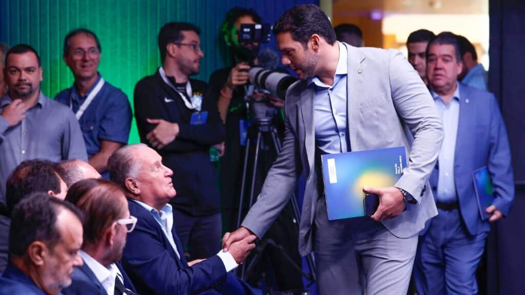 Cruzeiro fará parte do grupo da CBF que busca aprimorar a arbitragem brasileira; entenda