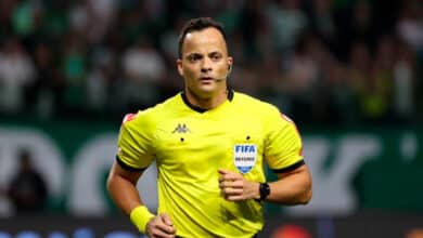 Sávio Pereira Sampaio apita o jogo entre Juventude e Cruzeiro nesta quinta