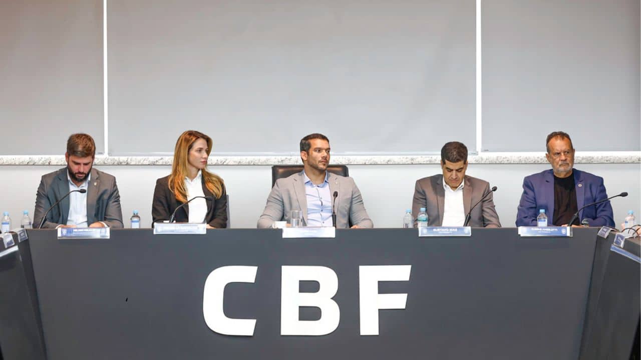 CBF mantém normativa sobre gramado sintético e retomará assunto no futuro; confira
