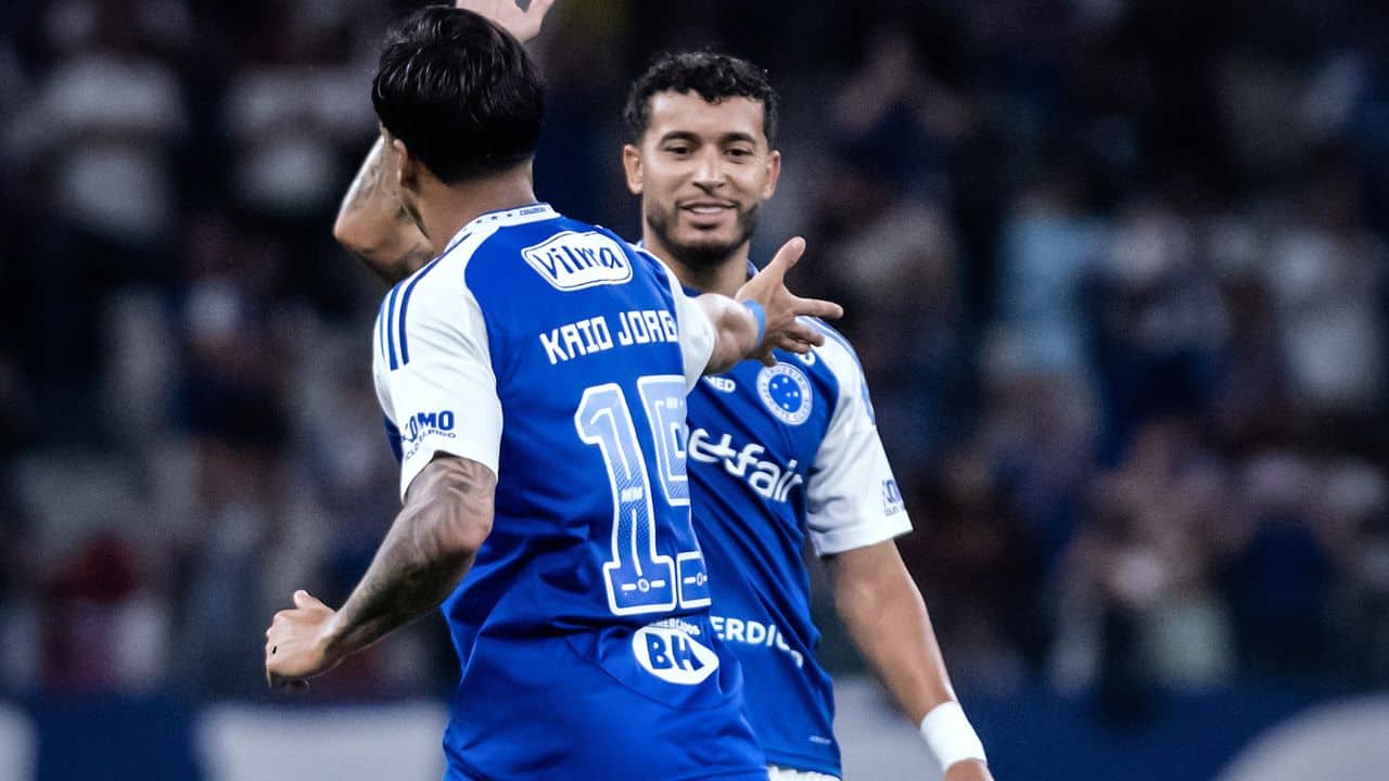 Dupla do Cruzeiro lidera participações em gols no Mineirão e ganha premiação; veja