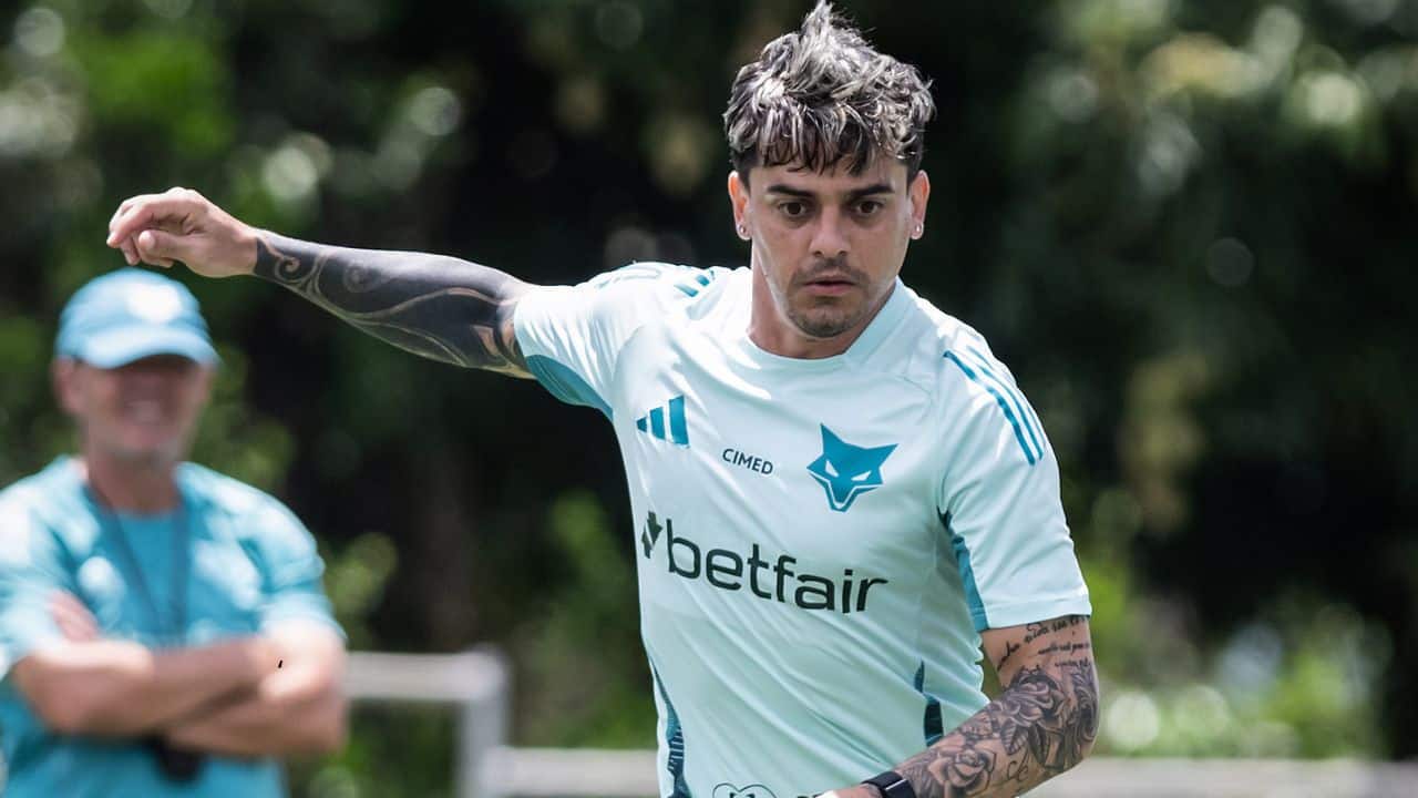 Cruzeiro planeja nova investida para contratar Fagner; confira