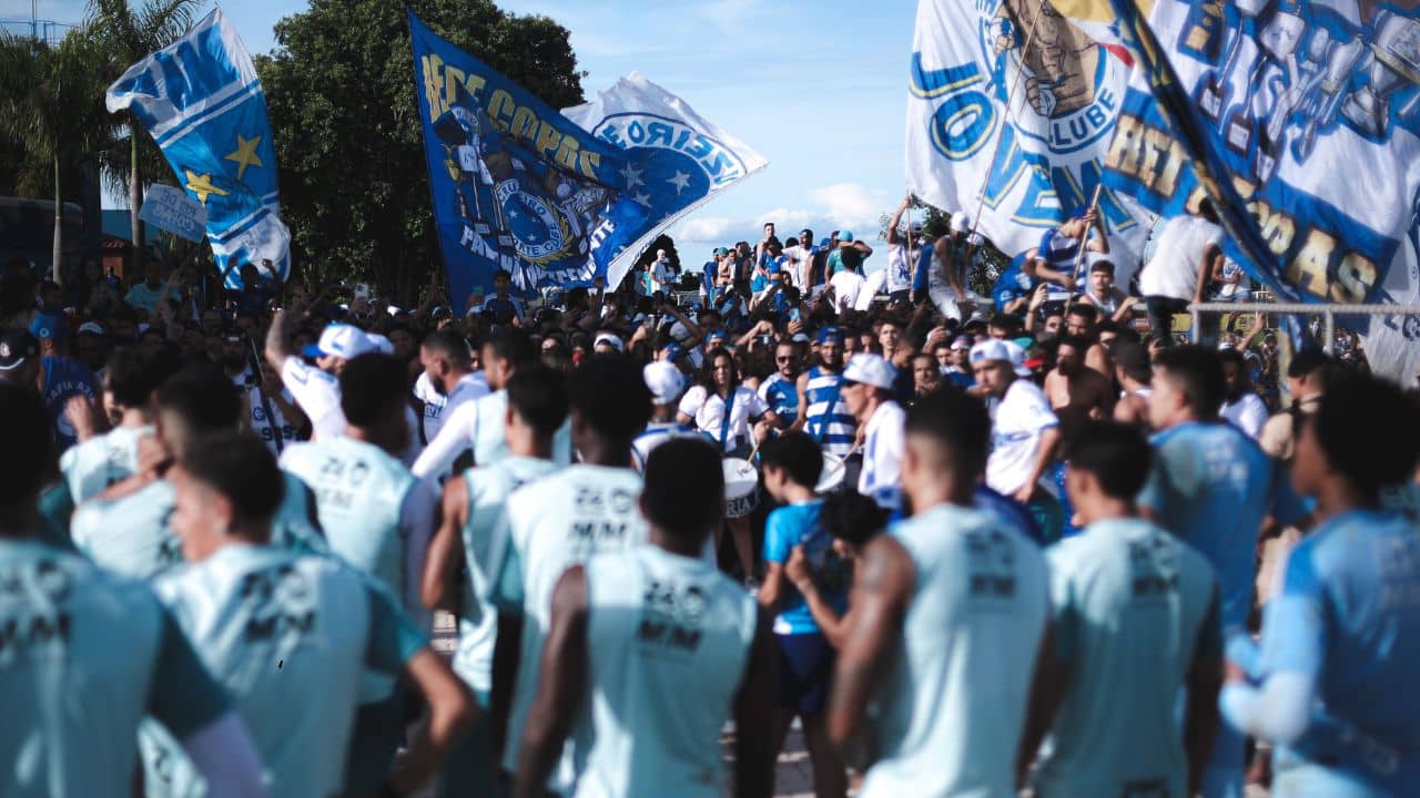 Vídeo: veja o show da torcida no treino aberto neste sábado