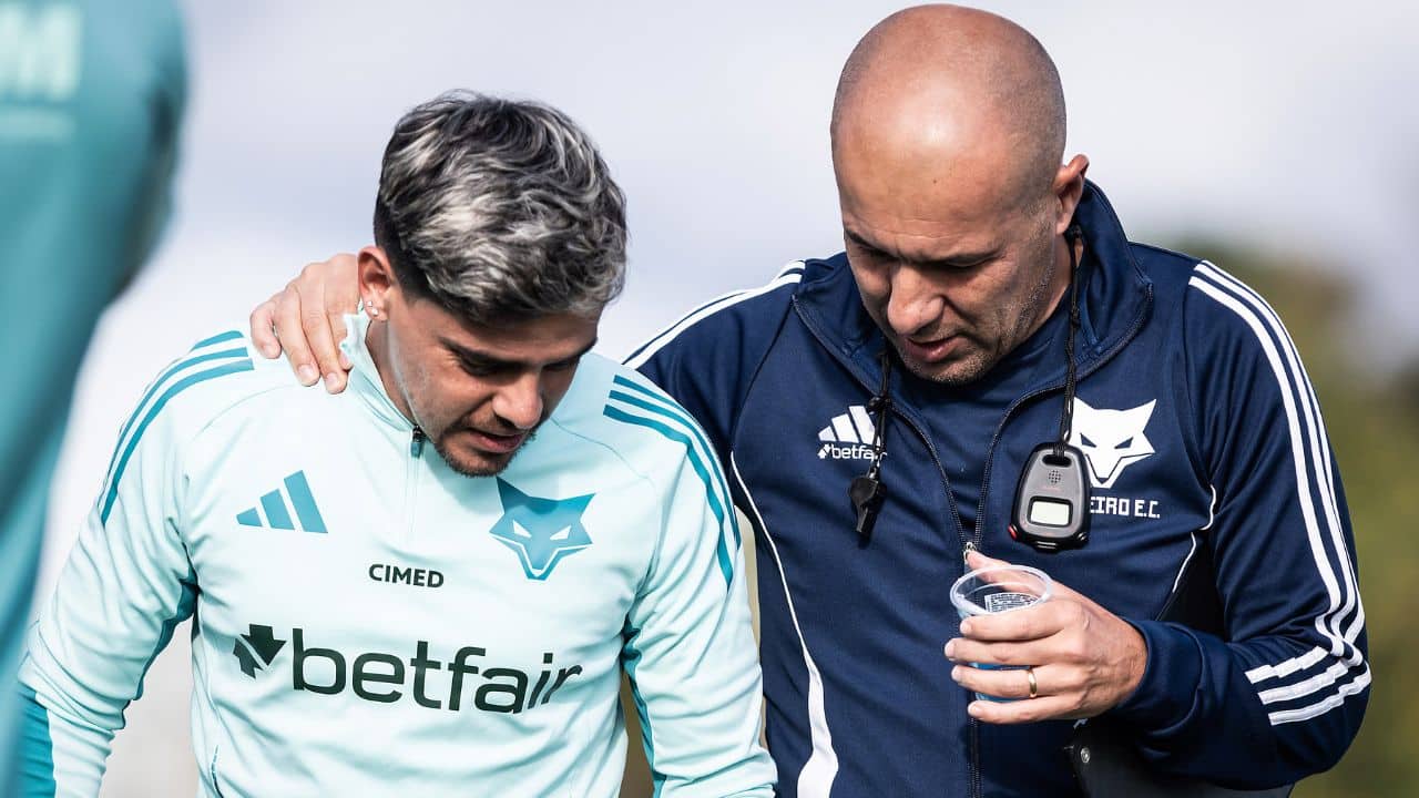 Cruzeiro toma decisão sobre a multa para liberar Fagner contra o Corinthians, na Copa do Brasil; veja