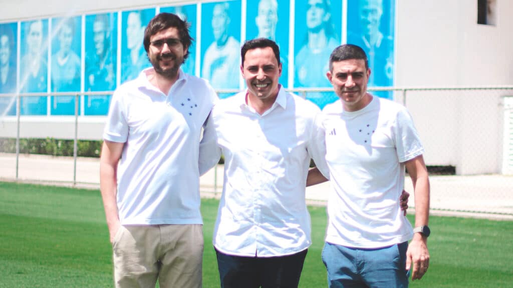 Cruzeiro anuncia saída de Paulo Pelaipe e mudança no departamento de futebol