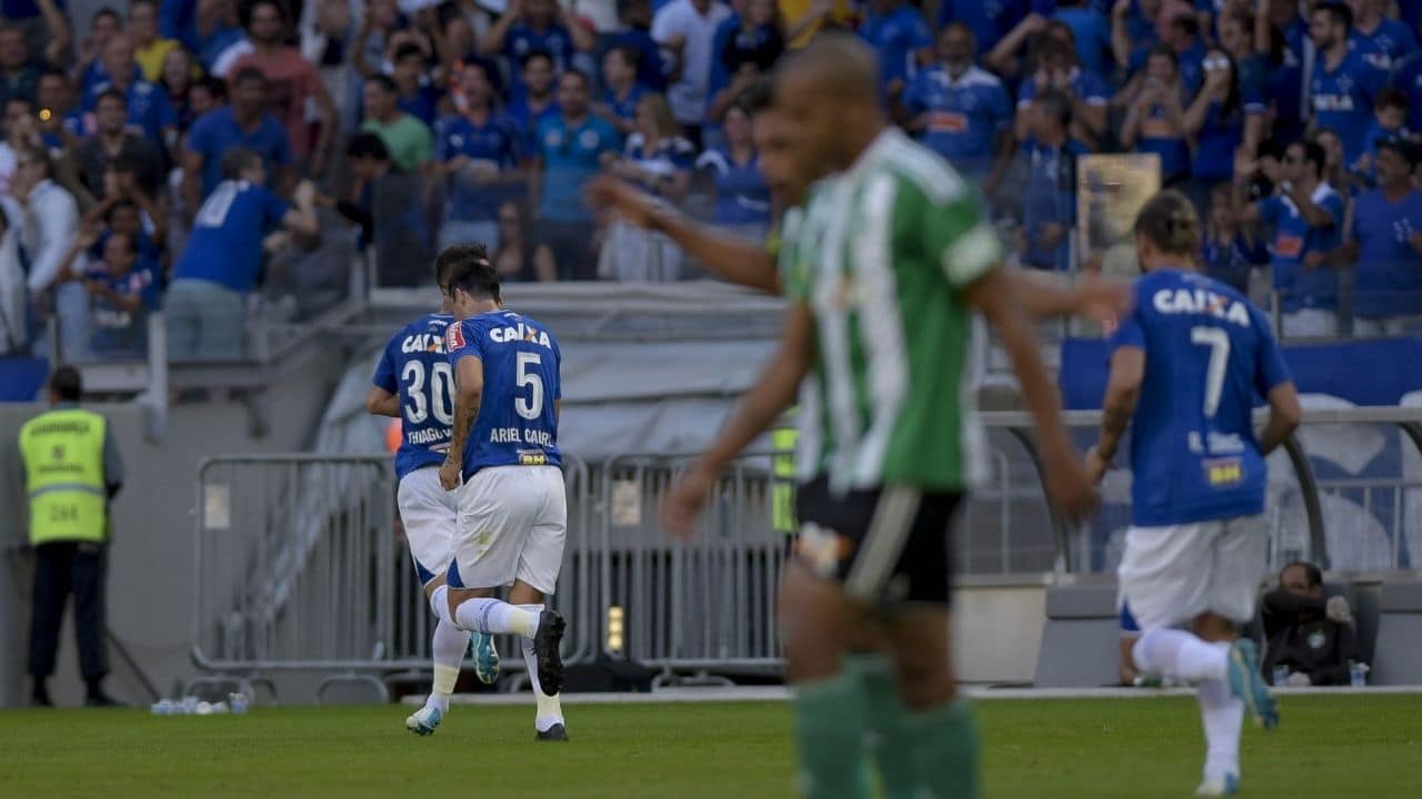 Cruzeiro venceu Coritiba em 2017 no Mineirão